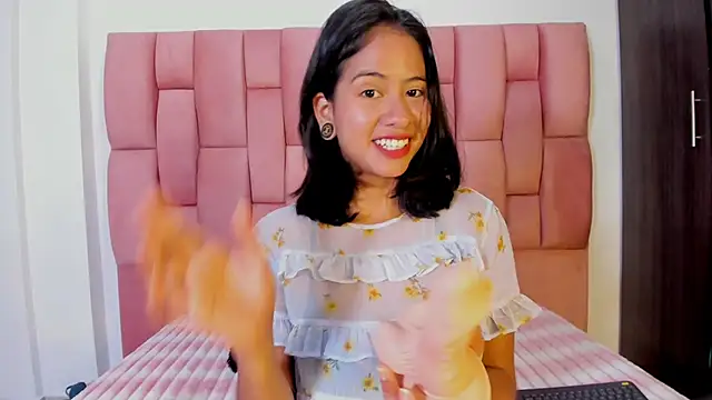 JuliKim  online show from October 1, 12:43 pm