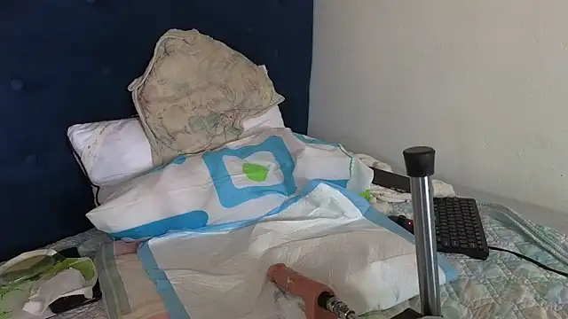 mommysarax online show from December 3, 4:42 pm