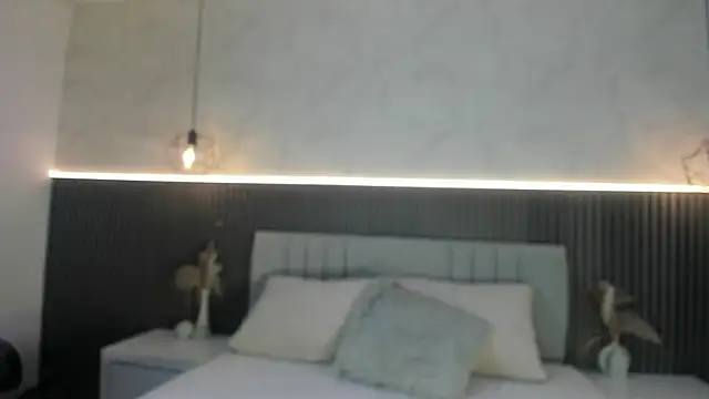 SHANONCLARK online show from September 30, 7:08 pm