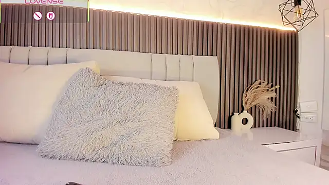 SHANONCLARK online show from October 15, 7:27 pm