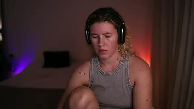 moonamii online show from September 13, 4:59 pm