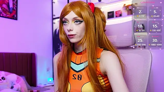 HolliWould  online show from March 27, 10:05 am