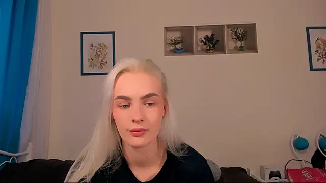 OliviaKisss online show from April 26, 1:42 pm