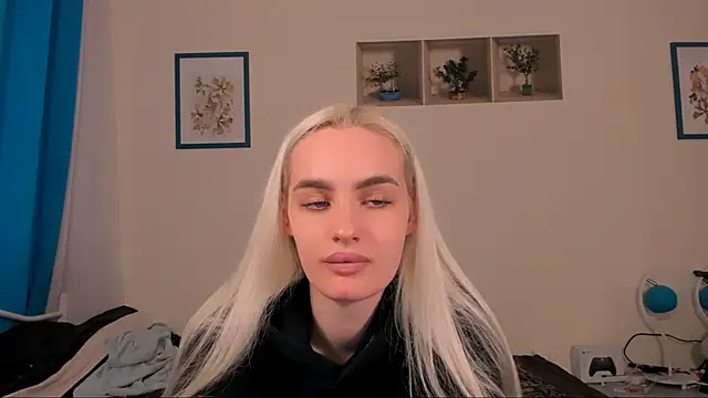 OliviaKisss online show from May 13, 1:06 pm