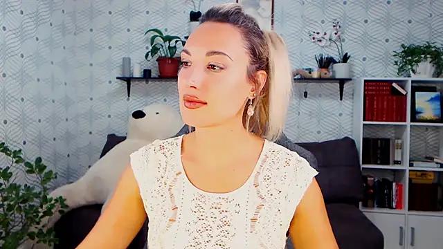 MillaXQueen online show from October 15, 2:19 pm