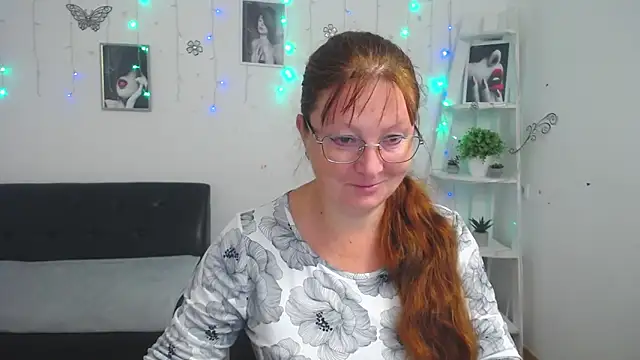 VanessaHotts online show from September 13, 5:04 am