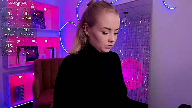 StephanieSweety online show from February 13, 5:47 pm