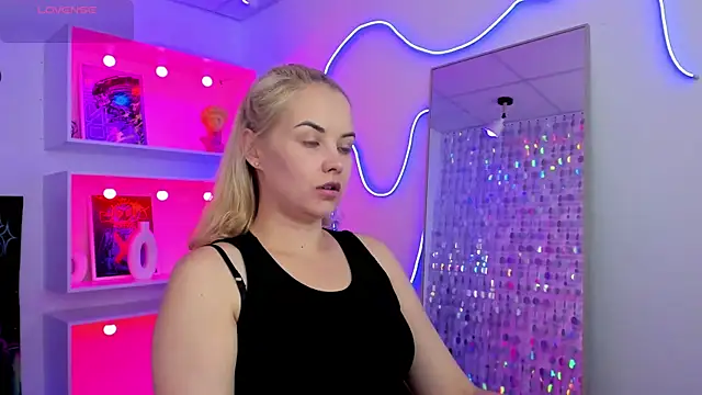 StephanieSweety online show from July 23, 5:32 pm