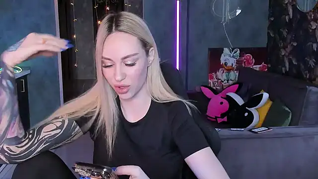 Blckmirrorr online show from February 22, 7:20 am