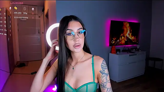 HannaHey online show from October 14, 1:25 pm