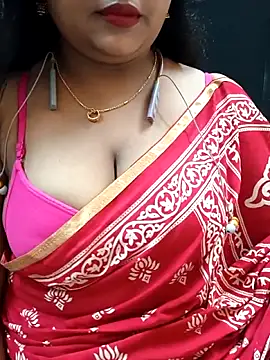 Sophiaboudi online show from October 13, 7:05 pm