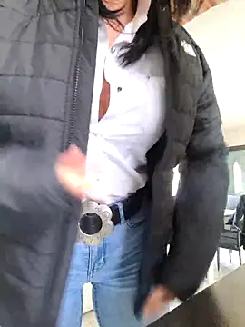 luxxe25 online show from March 25, 10:51 am