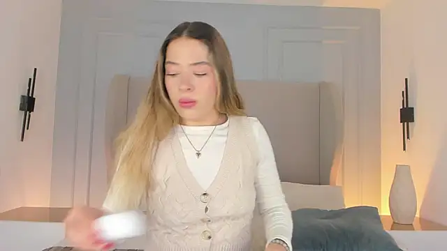 chloe d online show from April 17, 12:18 pm