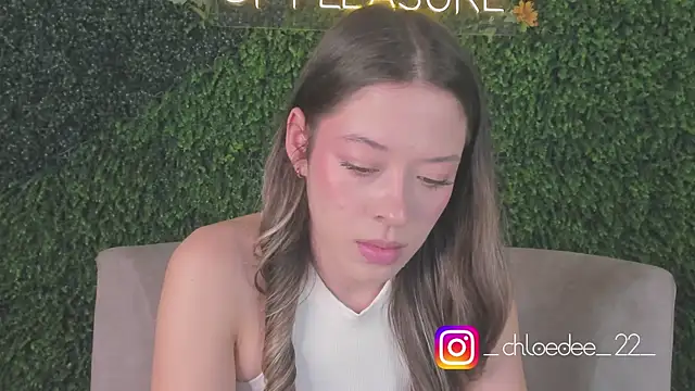 chloe d online show from October 18, 5:15 pm