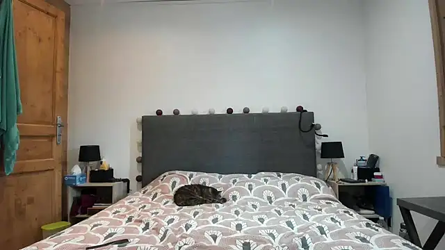 Madame Callie online show from March 8, 1:37 pm