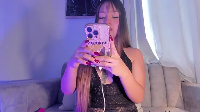 HannahDavis  online show from March 21, 2:22 pm