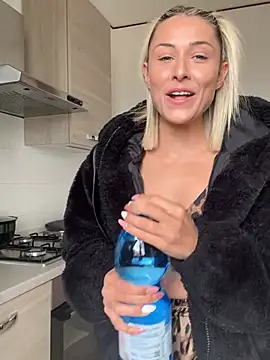 petrouchkaaa  online show from March 27, 11:55 am