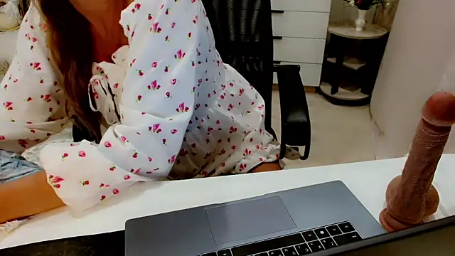 EveLove33 online show from September 20, 5:44 pm