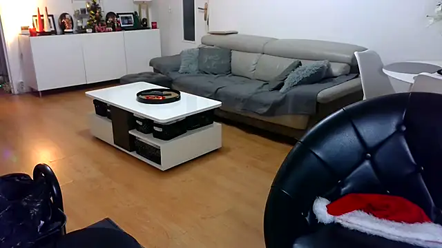 sarametisse26 online show from December 1, 7:01 am