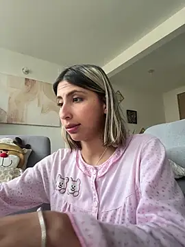 Ameellie online show from December 19, 6:55 pm