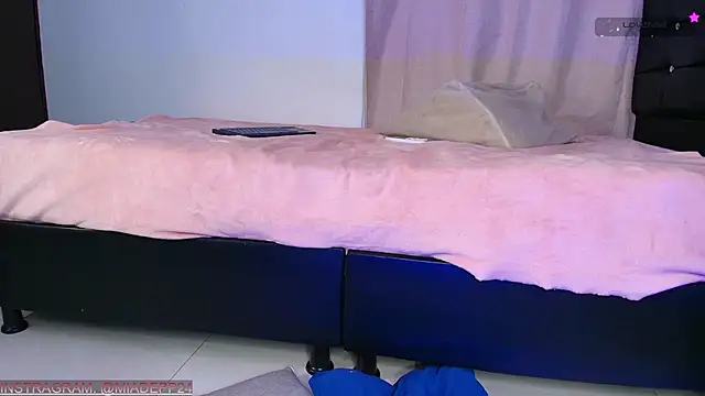 Mia depp online show from November 29, 2:15 am