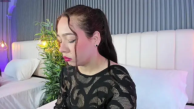 SaraRiley online show from December 17, 10:47 pm