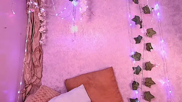 Cloe Leee online show from December 23, 6:17 am