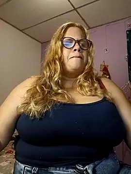 EllisW8 online show from December 14, 9:09 pm