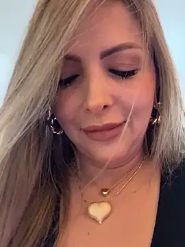  Abril-Office1 online show from November 4, 3:17 pm