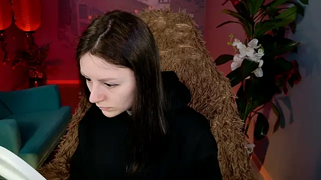 VeliraBraitberg online show from April 26, 6:44 am