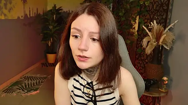 VeliraBraitberg online show from July 28, 6:22 am