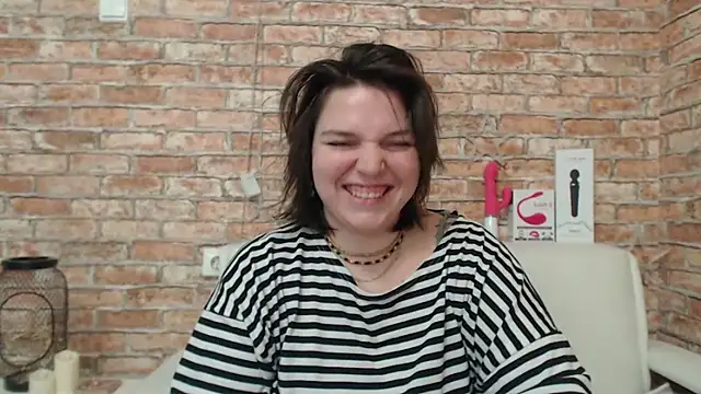 Amelia Kiss  online show from October 23, 1:00 am