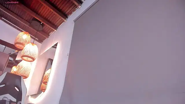 pamela-wells online show from April 17, 11:12 am