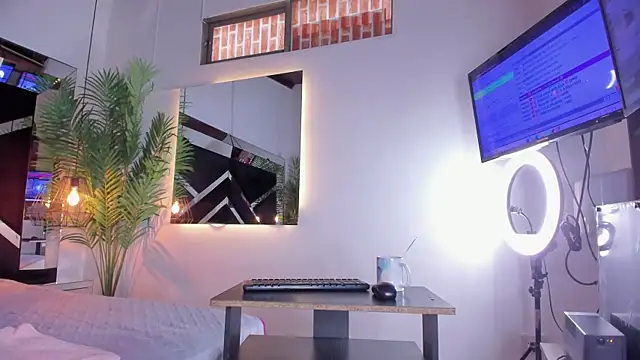 emily-fox online show from October 28, 1:06 pm