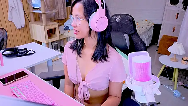 Kana G online show from April 9, 9:04 am