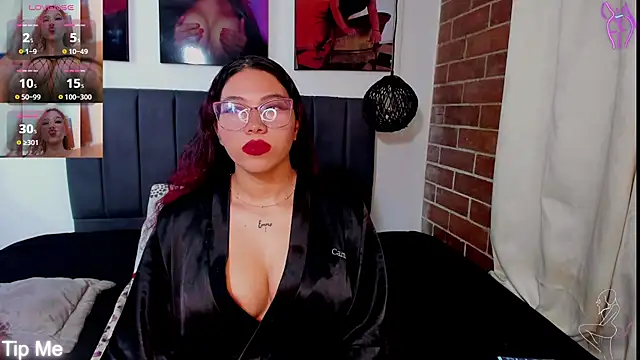 kyliejenner hot online show from October 4, 11:53 pm