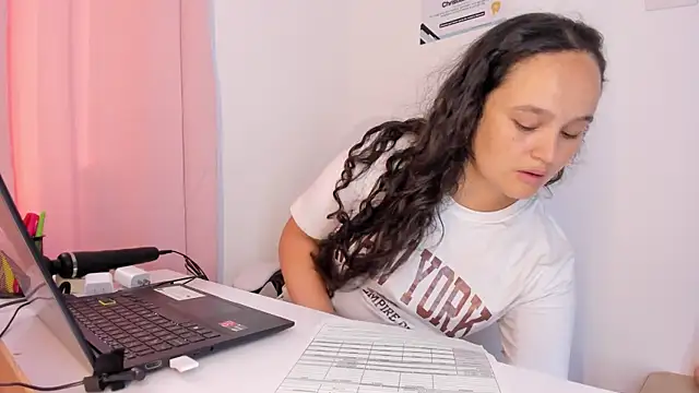 kattypinkk online show from February 9, 7:38 pm