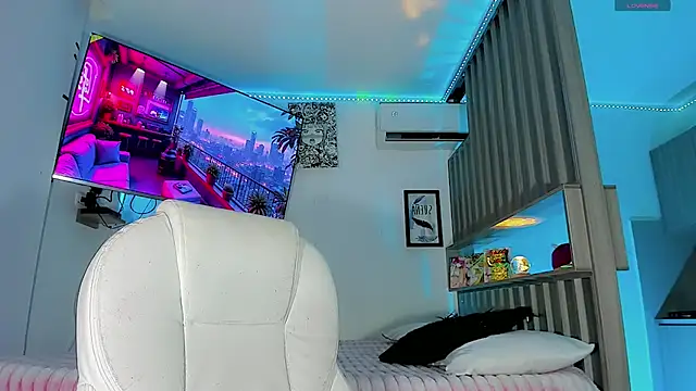 Ashlycuute online show from November 10, 11:00 pm