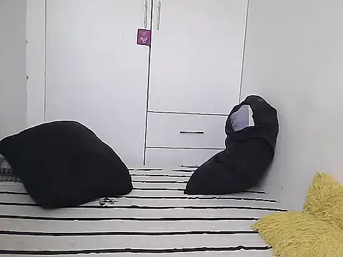 petiteebony 81 online show from March 31, 7:08 am