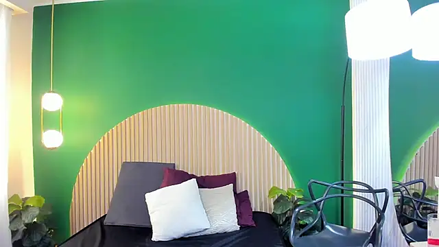 taylor bennet online show from December 15, 11:48 am