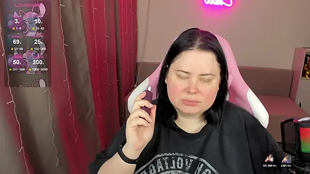 Akemi BBW online show from April 3, 7:50 am