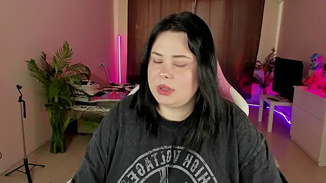 Akemi BBW online show from September 15, 7:05 am