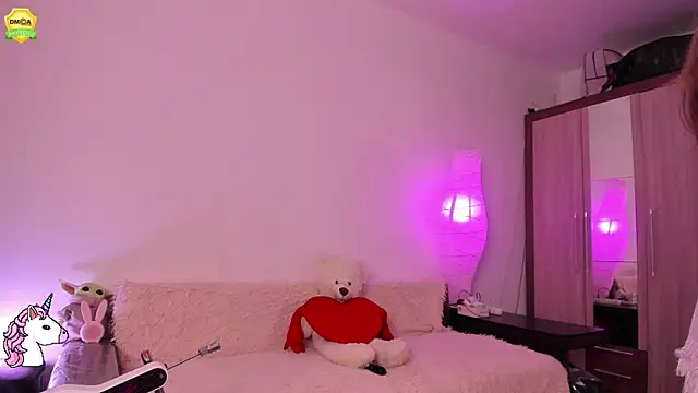 EvaUniporn online show from April 30, 5:29 pm