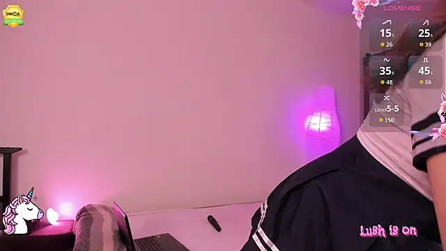 EvaUniporn online show from November 7, 4:45 pm