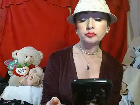 hottieperla online show from February 8, 8:01 pm