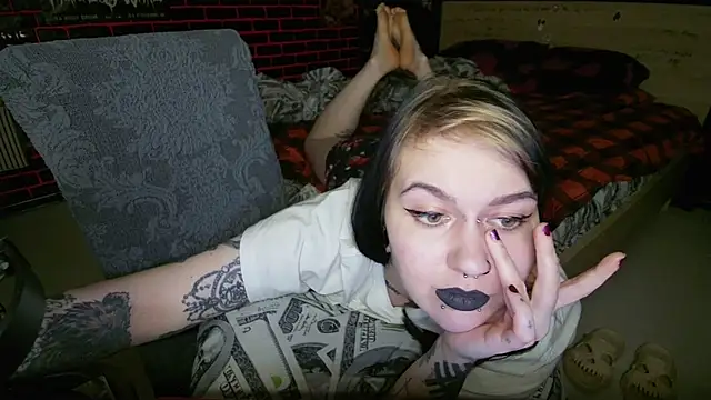 MoorderxDoll online show from July 17, 6:22 pm