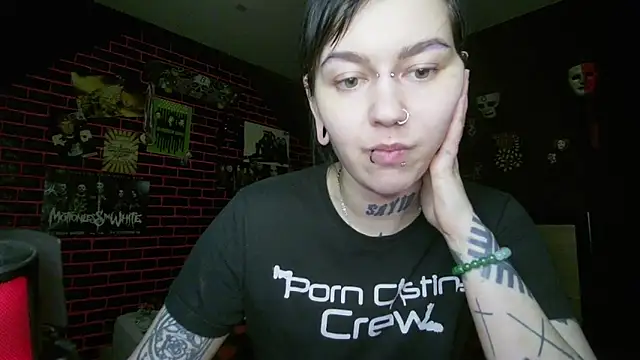 MoorderxDoll online show from April 17, 8:11 pm