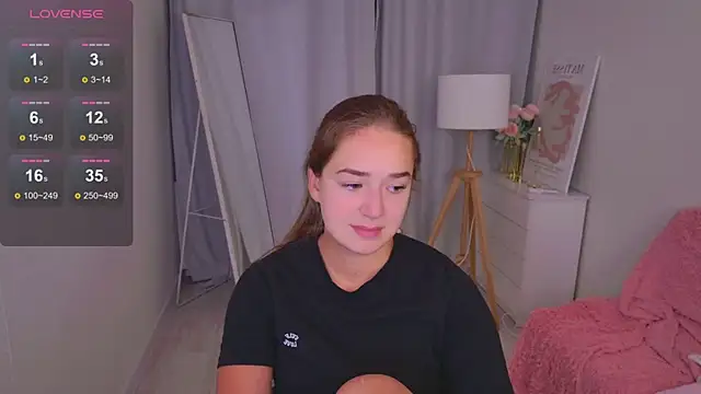 LovelyJessie online show from April 13, 1:45 pm