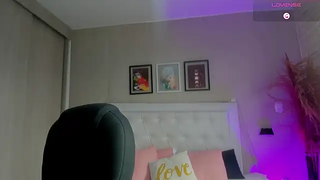 emma  smith1 online show from March 3, 2:34 pm