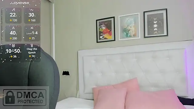 emma  smith1 online show from March 18, 11:48 am